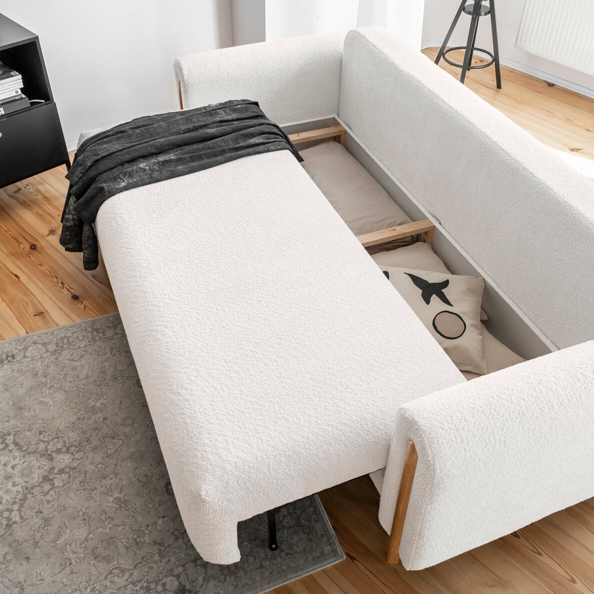 Trivietė sofa - lova 4 Trivietė sofa - lova 4